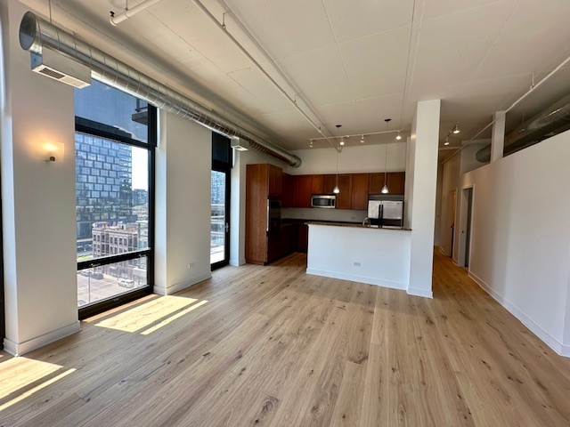 740 W Fulton Street #801, Chicago, IL 60661