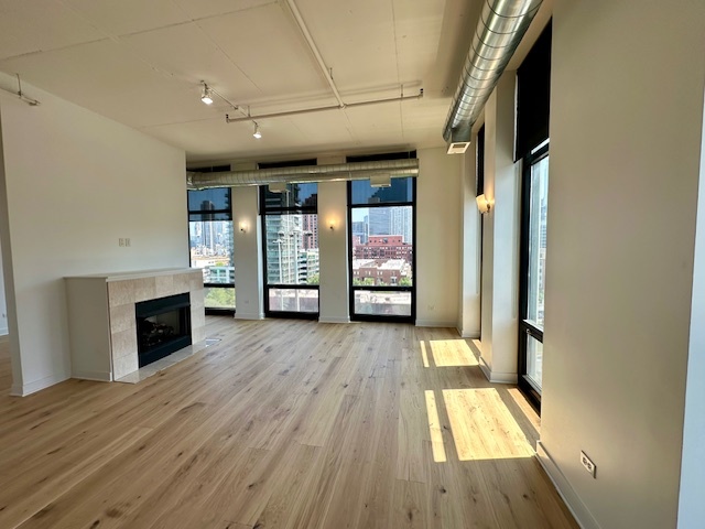 740 W Fulton Street #801, Chicago, IL 60661