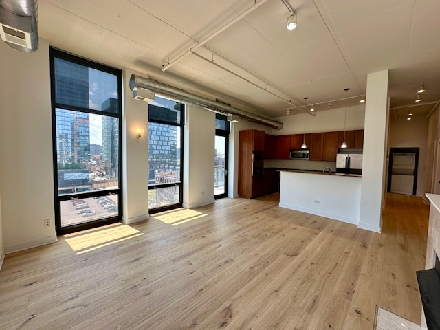 740 W Fulton Street #801, Chicago, IL 60661