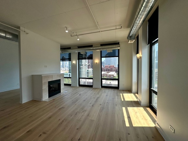 740 W Fulton Street #801, Chicago, IL 60661