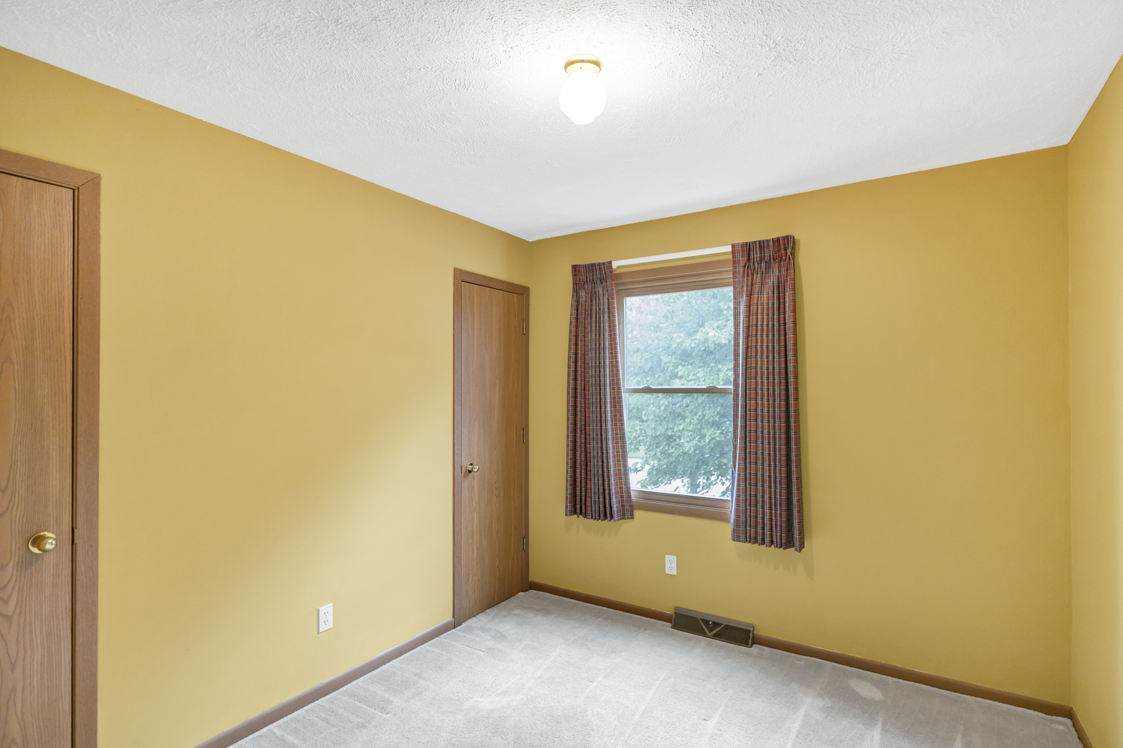198 N Dogwood Street, Cortland, IL 60112