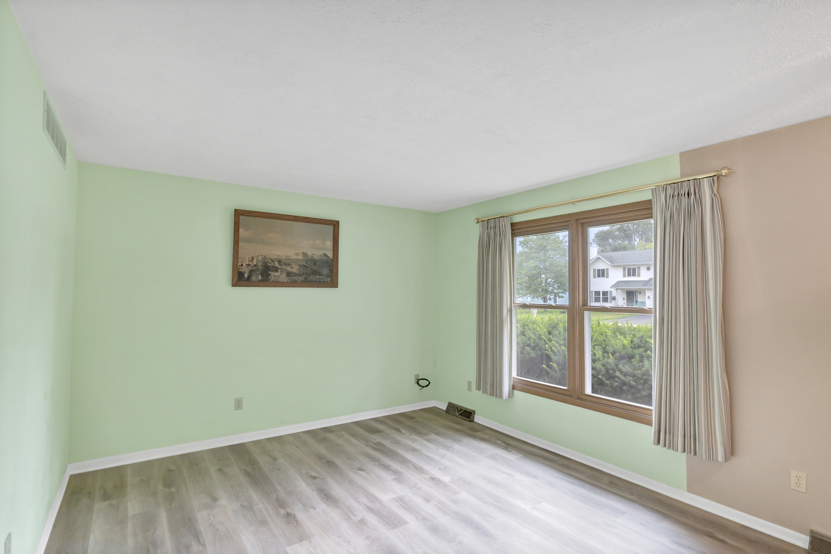198 N Dogwood Street, Cortland, IL 60112