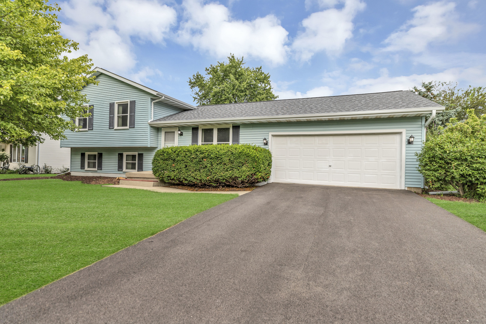 198 N Dogwood Street, Cortland, IL 60112