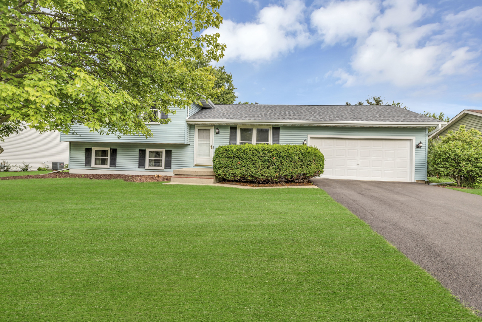 198 N Dogwood Street, Cortland, IL 60112