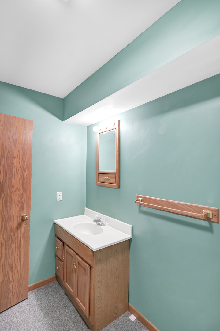 198 N Dogwood Street, Cortland, IL 60112