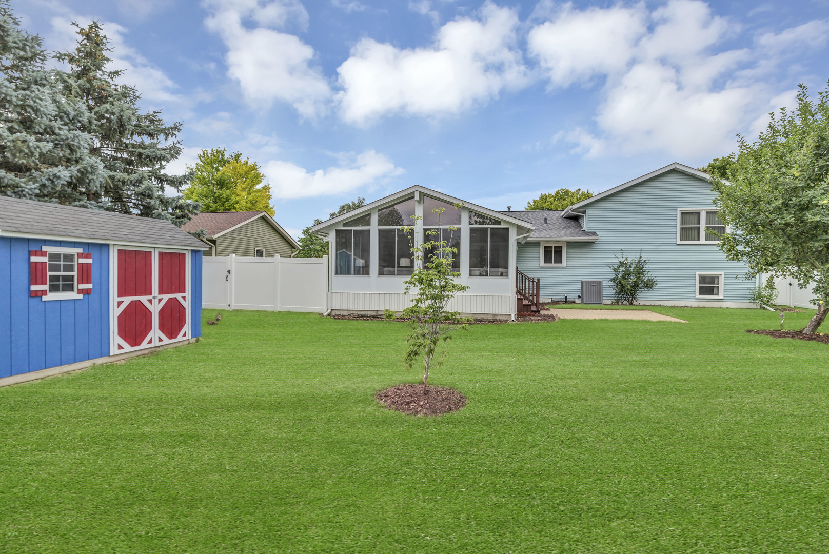 198 N Dogwood Street, Cortland, IL 60112