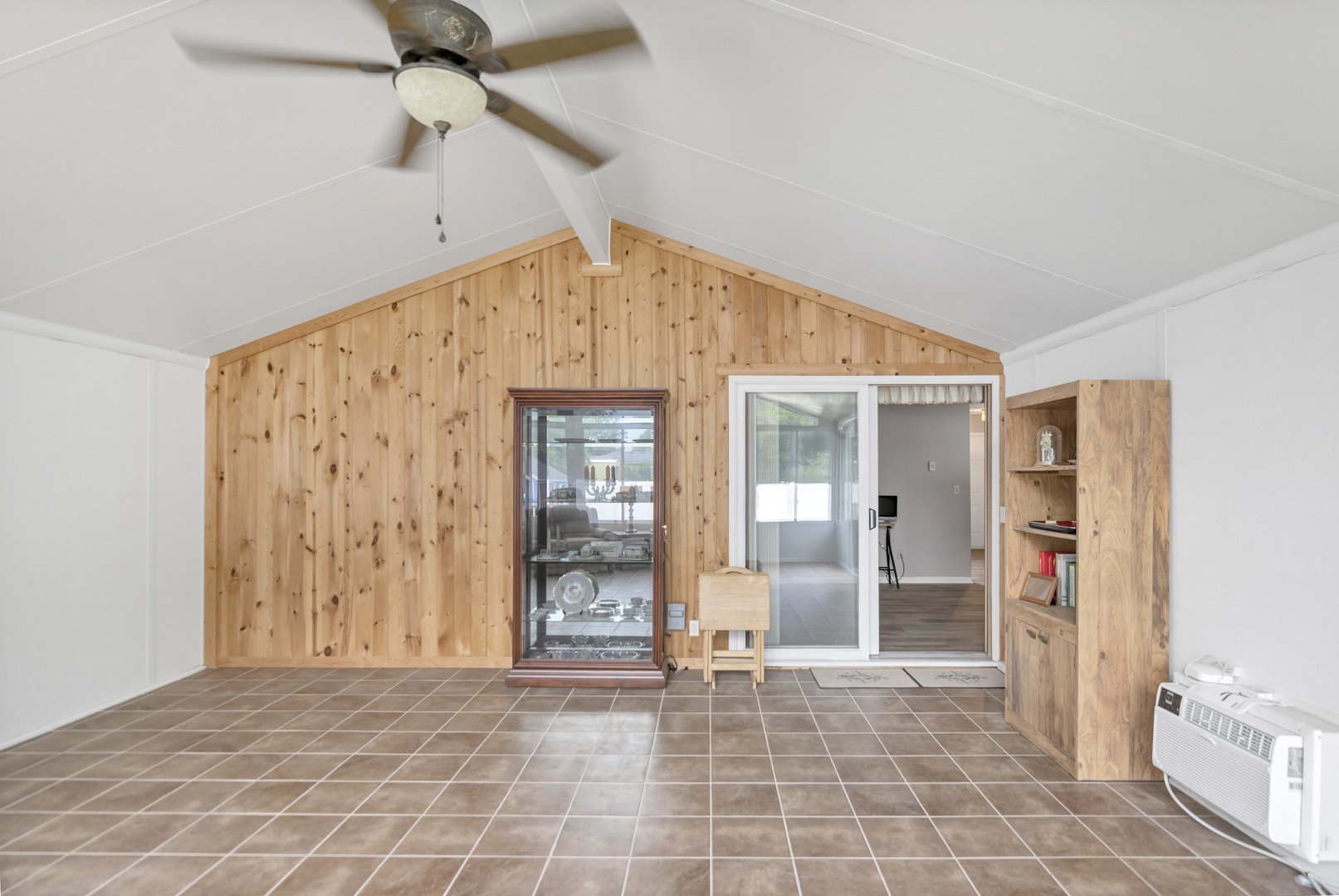 198 N Dogwood Street, Cortland, IL 60112