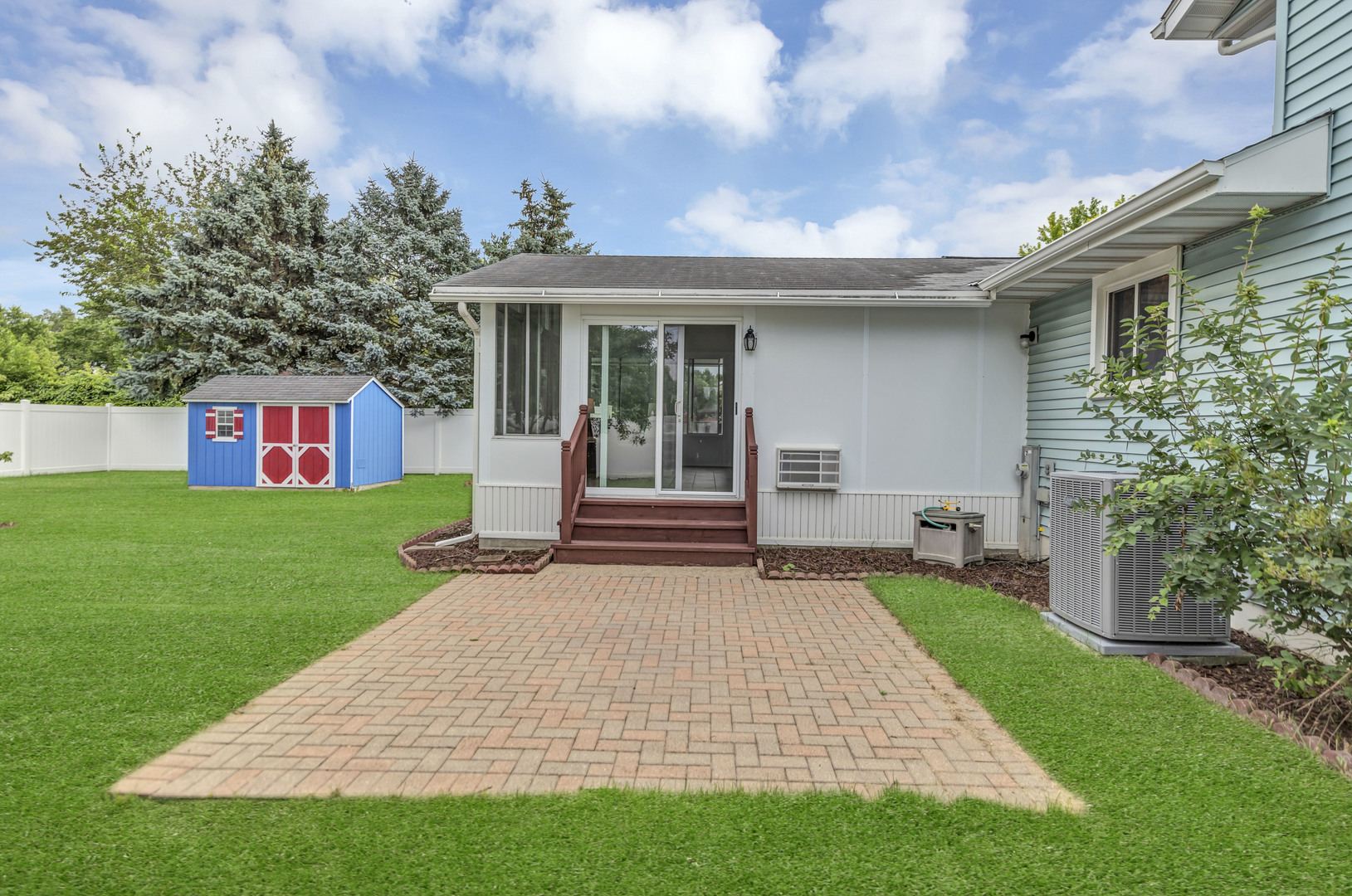 198 N Dogwood Street, Cortland, IL 60112