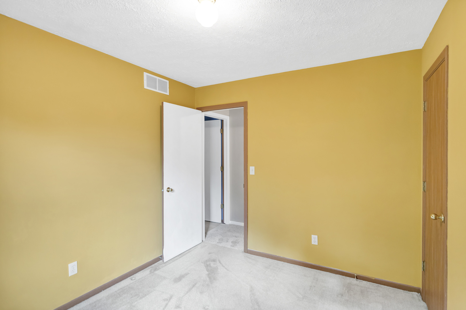 198 N Dogwood Street, Cortland, IL 60112
