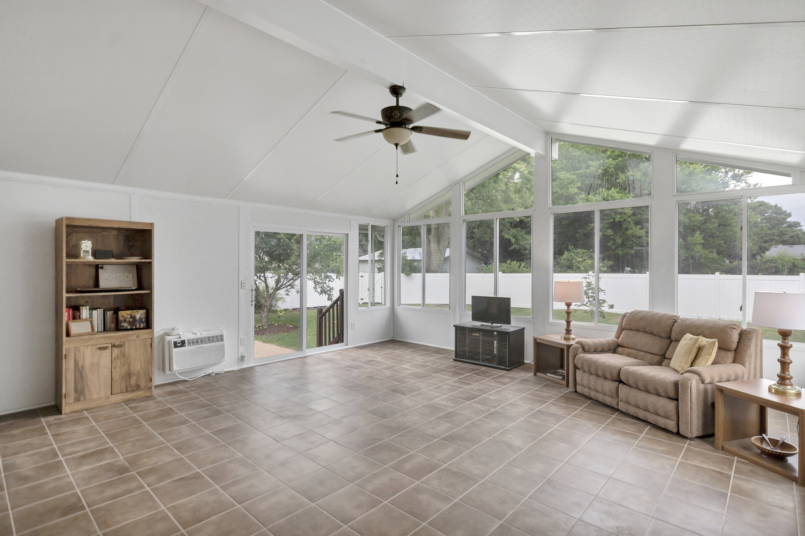 198 N Dogwood Street, Cortland, IL 60112