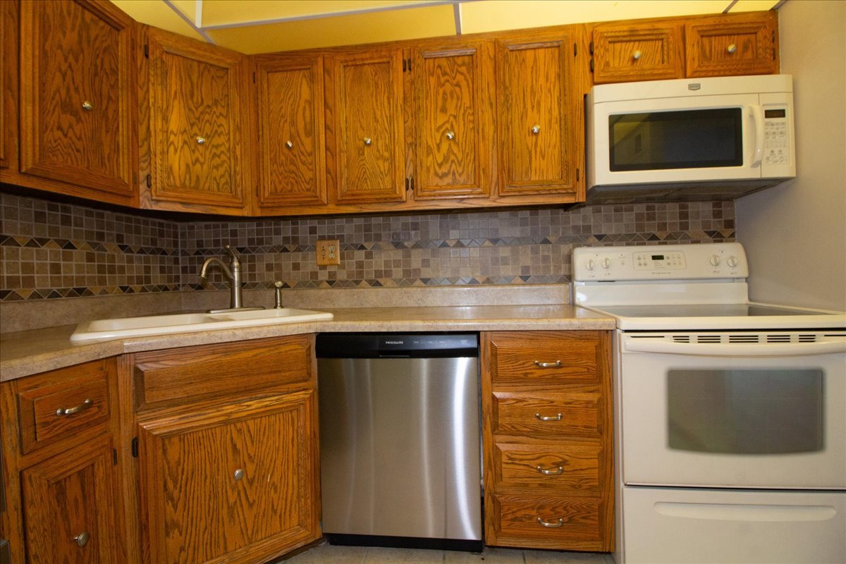 1424 Woodbridge Road #2C, Joliet, IL 60436