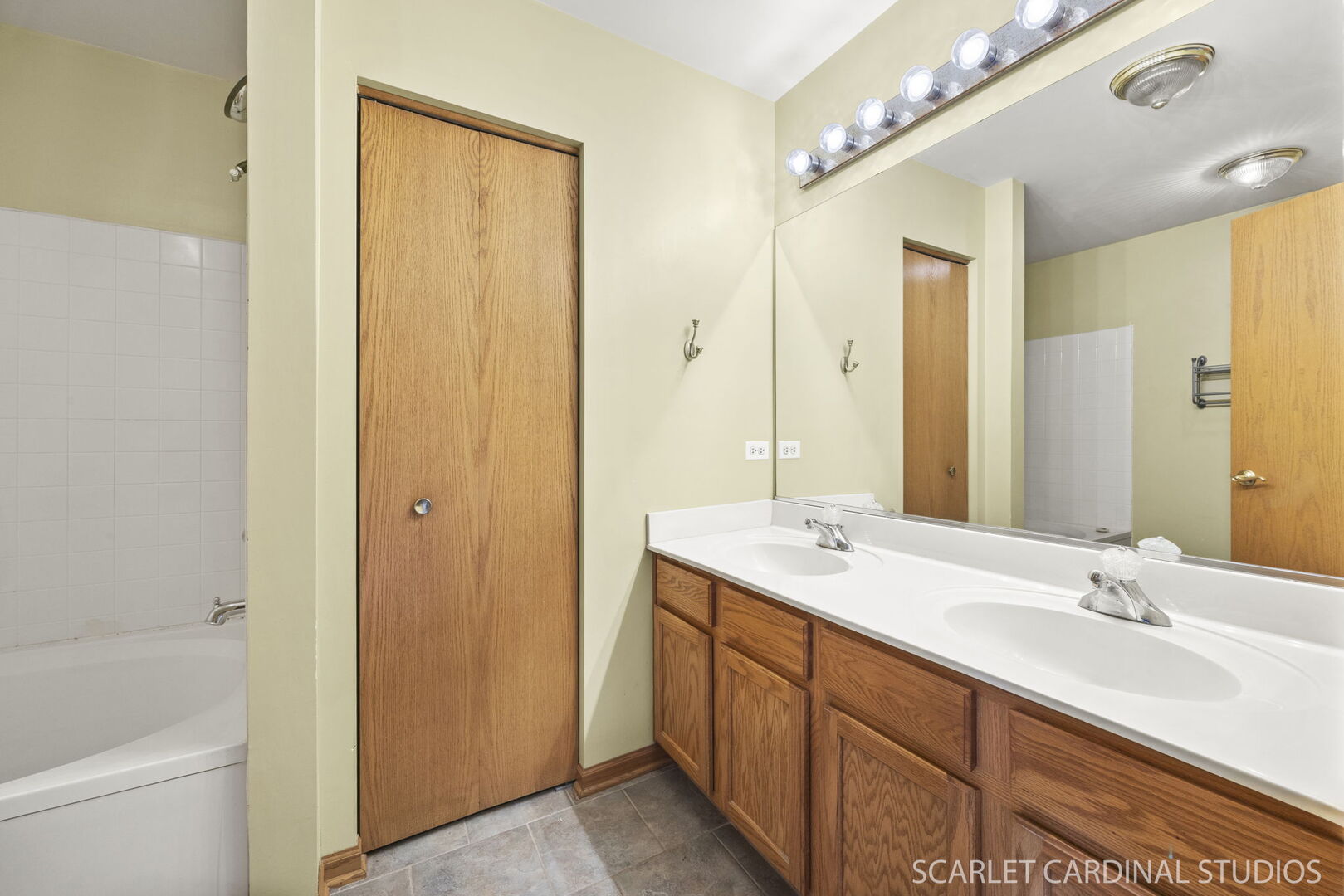 2242 Foxmoor Lane #2242, Aurora, IL 60502