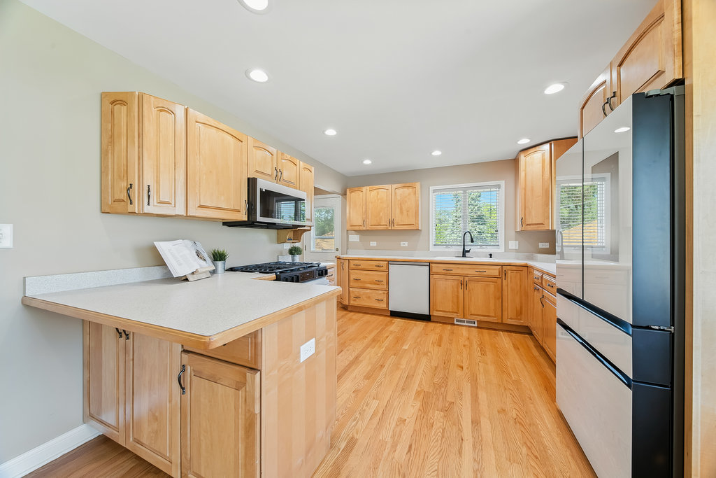 117 Daggett Avenue, Lockport, IL 60441