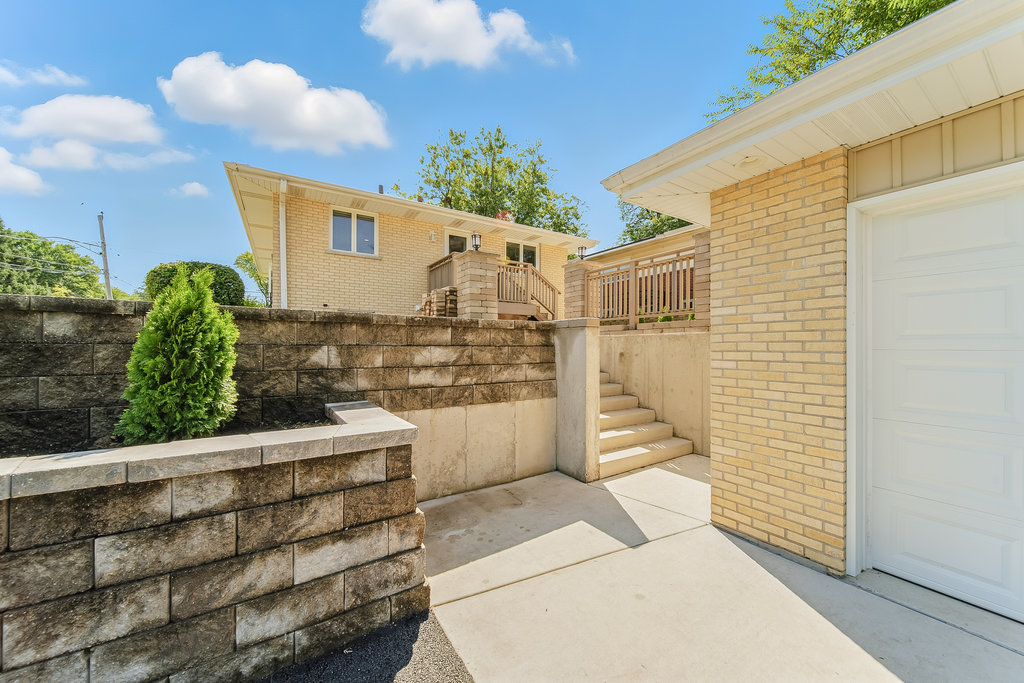 117 Daggett Avenue, Lockport, IL 60441