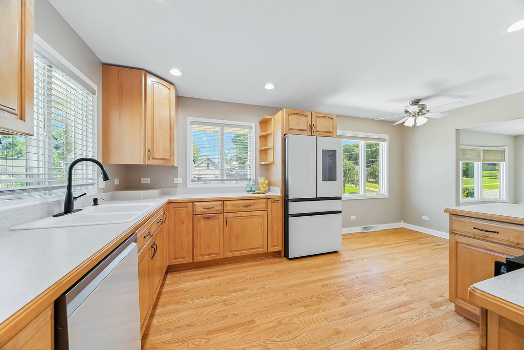 117 Daggett Avenue, Lockport, IL 60441