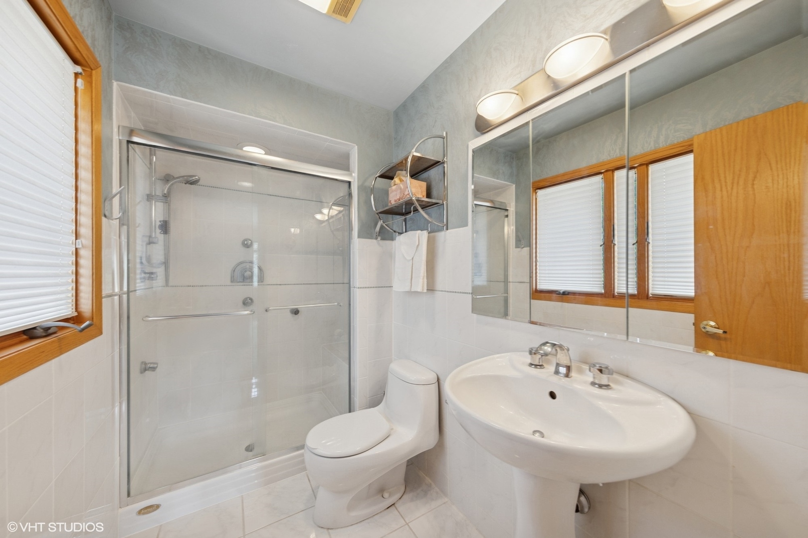 9S631 William Drive, Burr Ridge, IL 60527