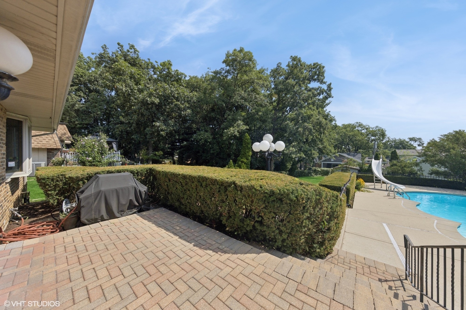 9S631 William Drive, Burr Ridge, IL 60527