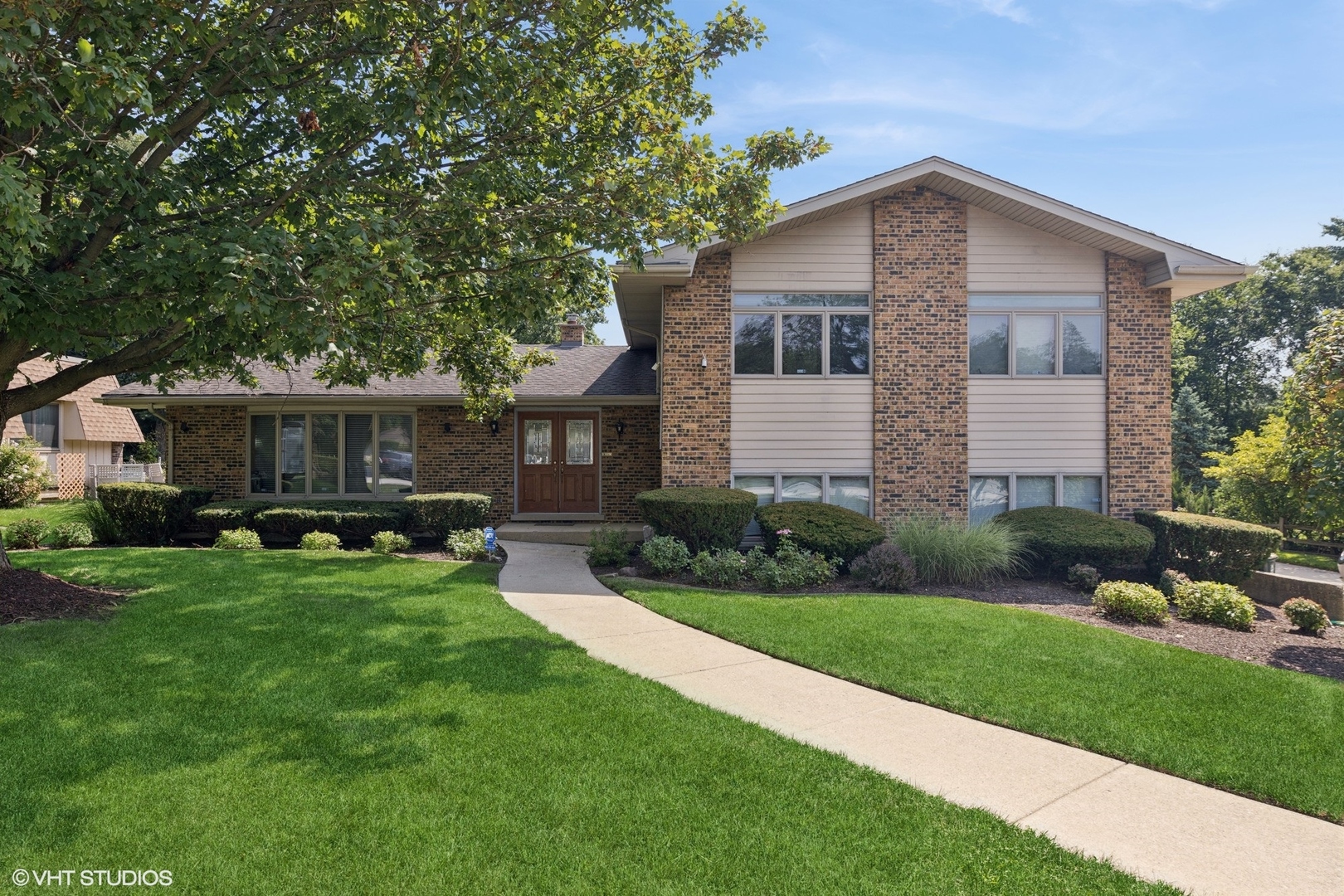 9S631 William Drive, Burr Ridge, IL 60527