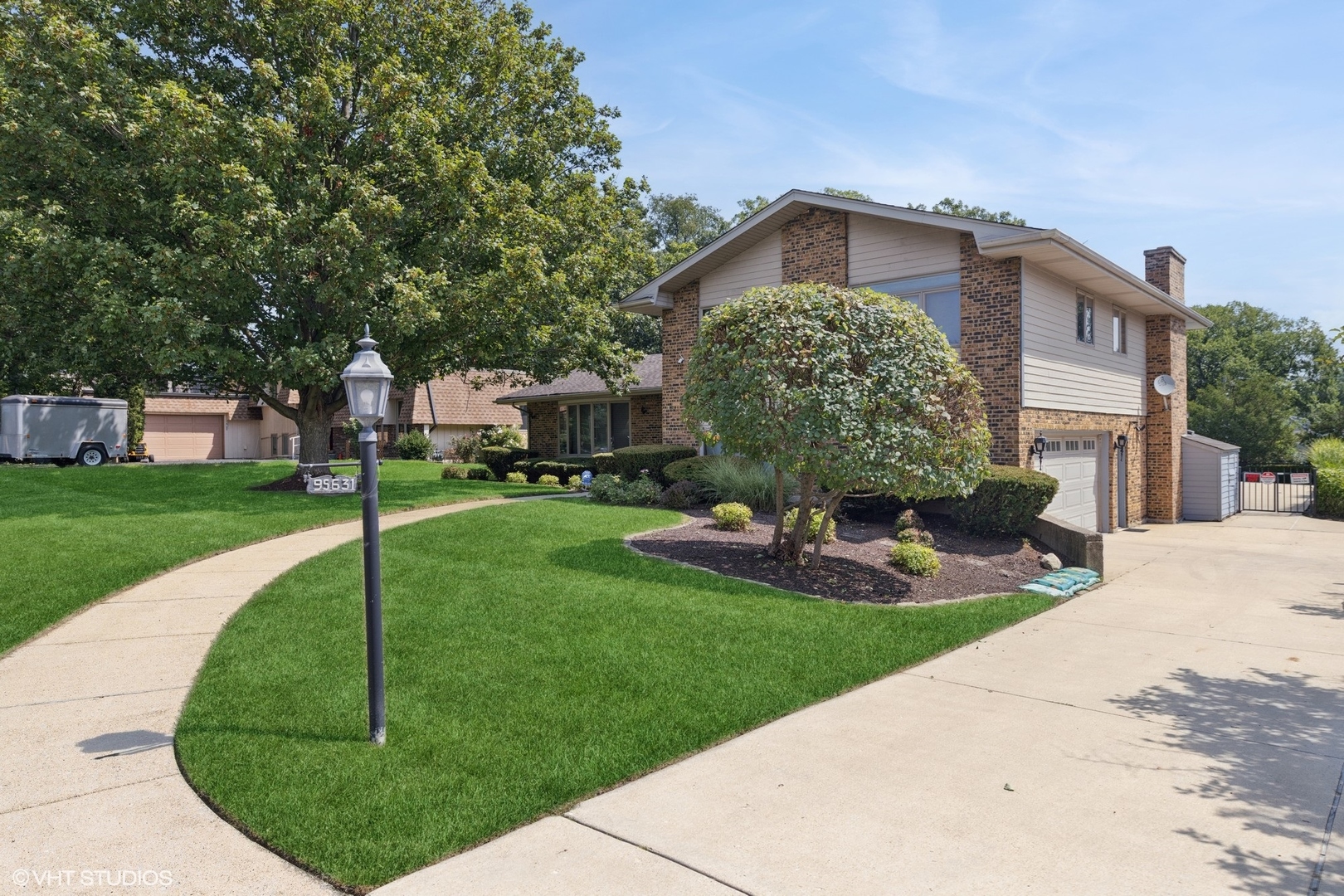 9S631 William Drive, Burr Ridge, IL 60527