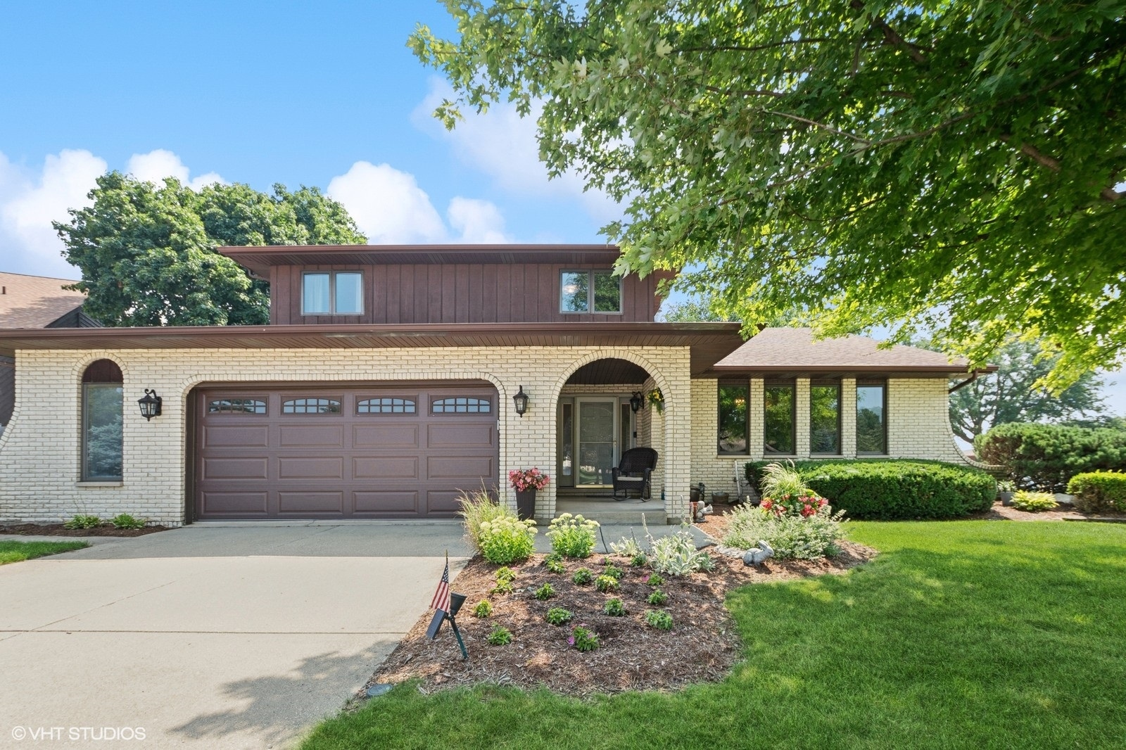 8307 Tudor Circle, Willow Springs, IL 60480