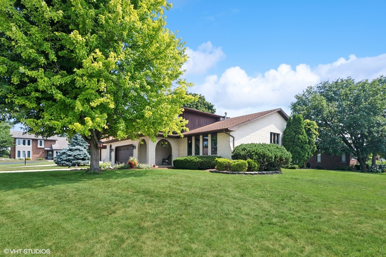 8307 Tudor Circle, Willow Springs, IL 60480