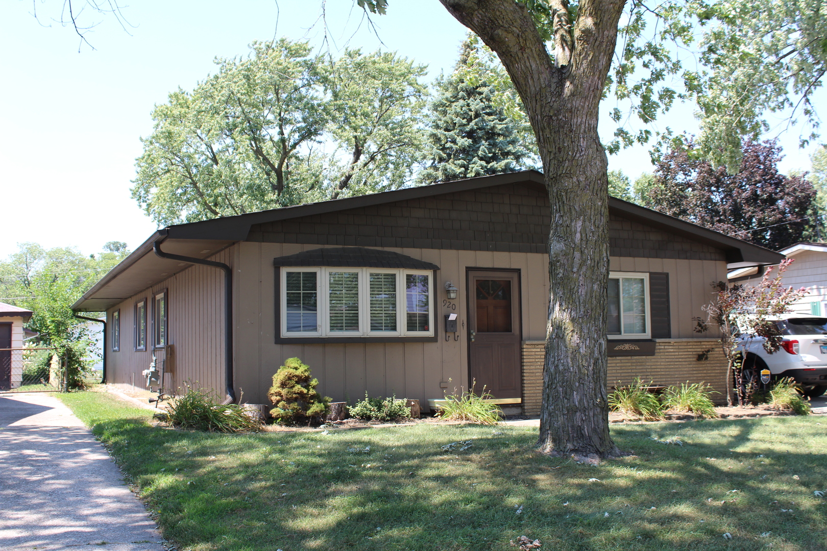 920 Sunnyside Avenue, Thornton, IL 60476