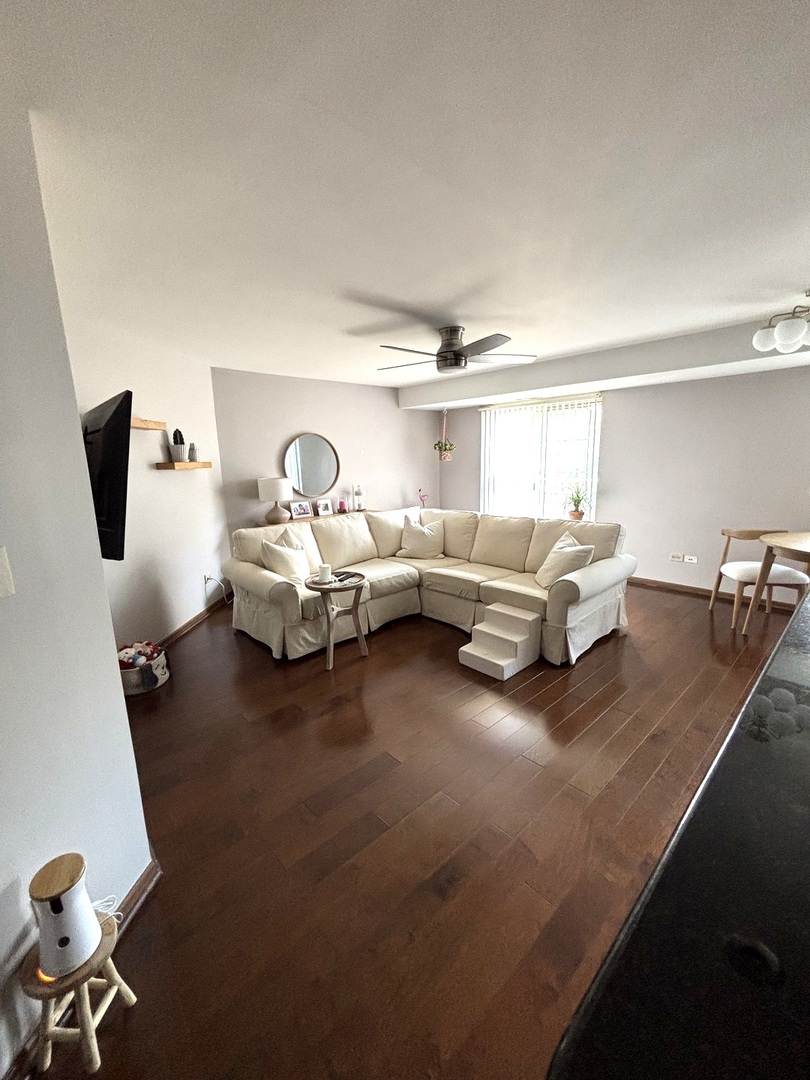 133 Idlewild Court #8, Schaumburg, IL 60195
