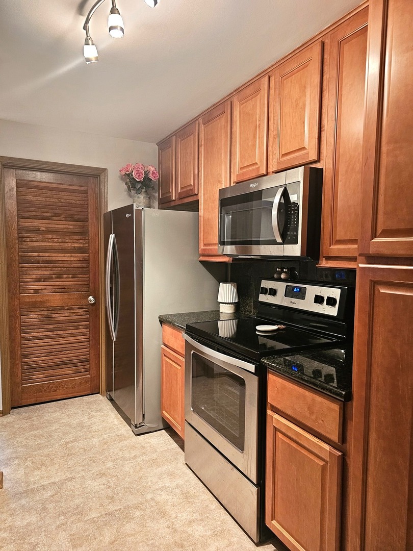 133 Idlewild Court #8, Schaumburg, IL 60195