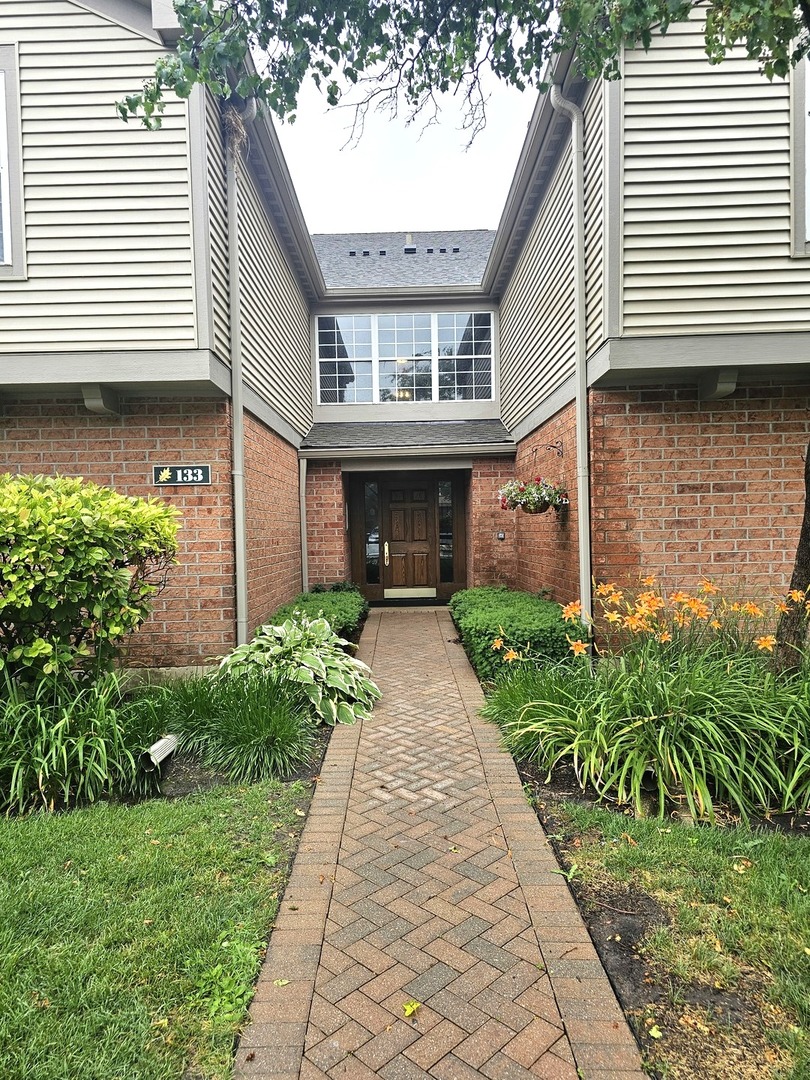 133 Idlewild Court #8, Schaumburg, IL 60195