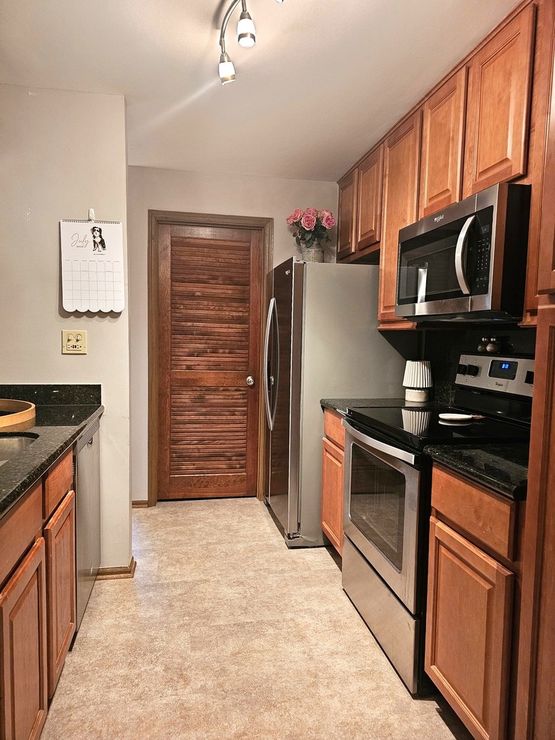 133 Idlewild Court #8, Schaumburg, IL 60195