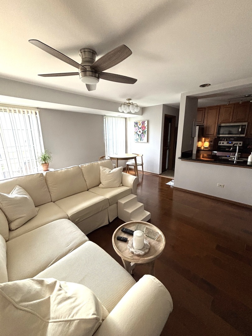 133 Idlewild Court #8, Schaumburg, IL 60195