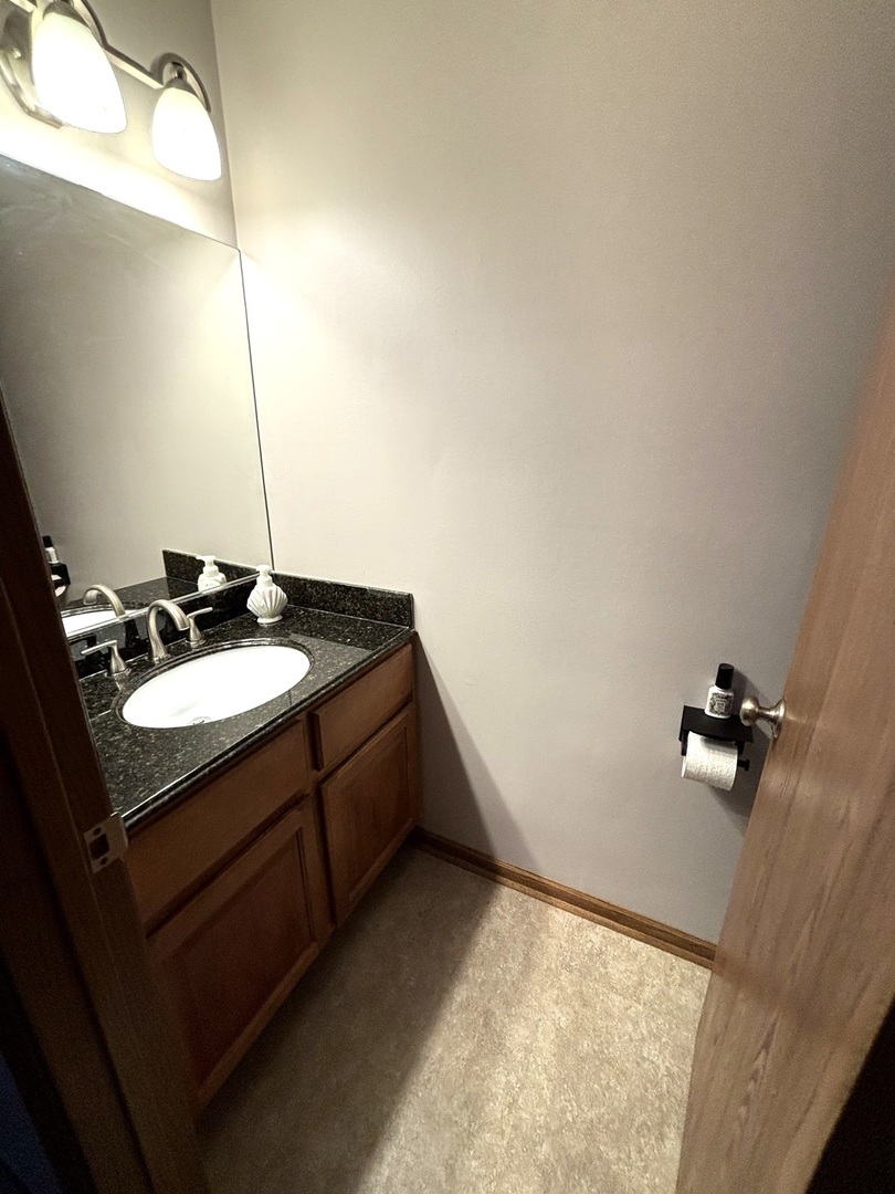 133 Idlewild Court #8, Schaumburg, IL 60195