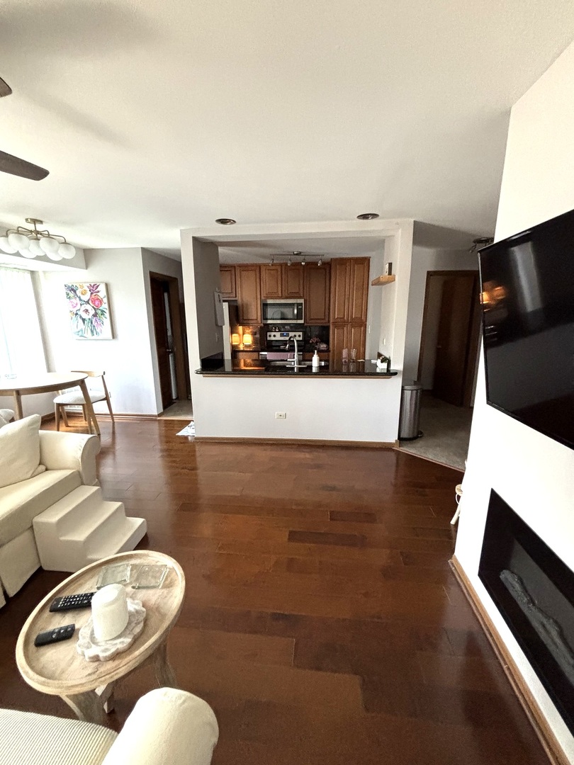 133 Idlewild Court #8, Schaumburg, IL 60195