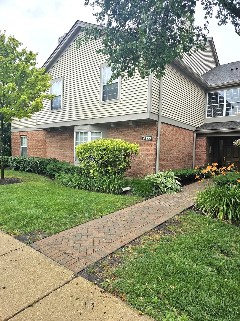 133 Idlewild Court #8, Schaumburg, IL 60195