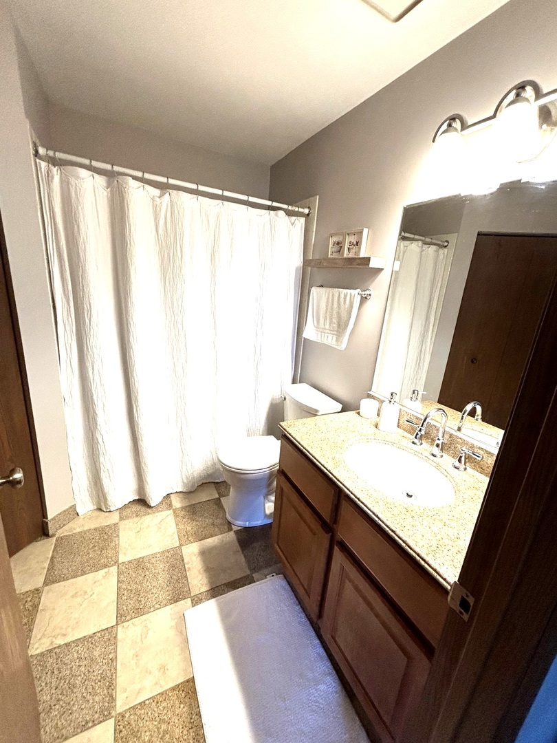 133 Idlewild Court #8, Schaumburg, IL 60195
