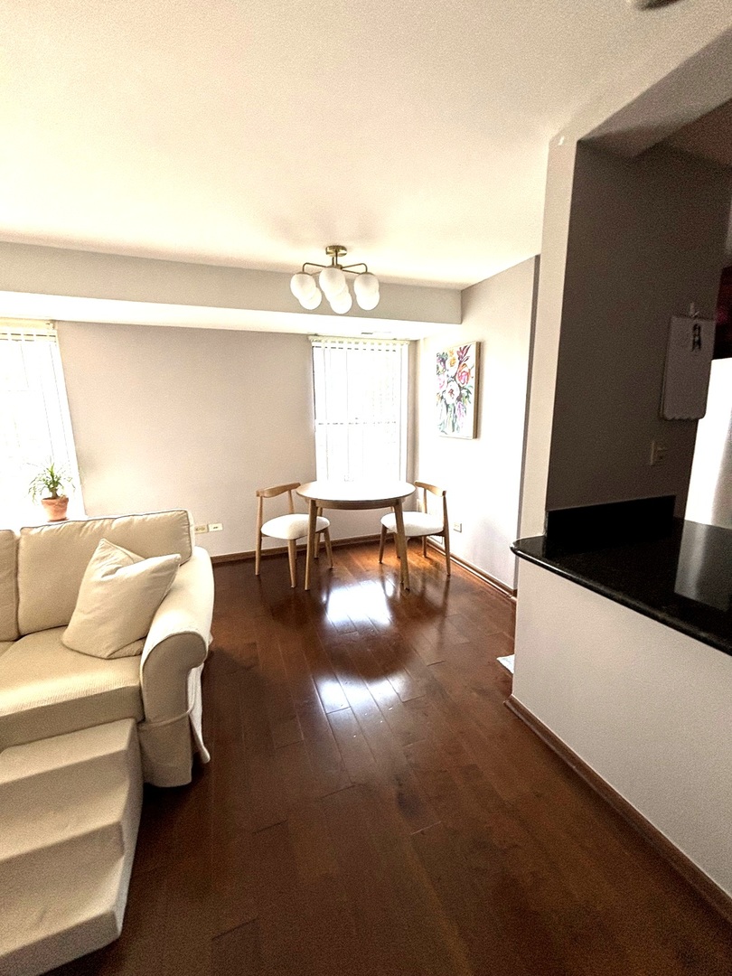 133 Idlewild Court #8, Schaumburg, IL 60195