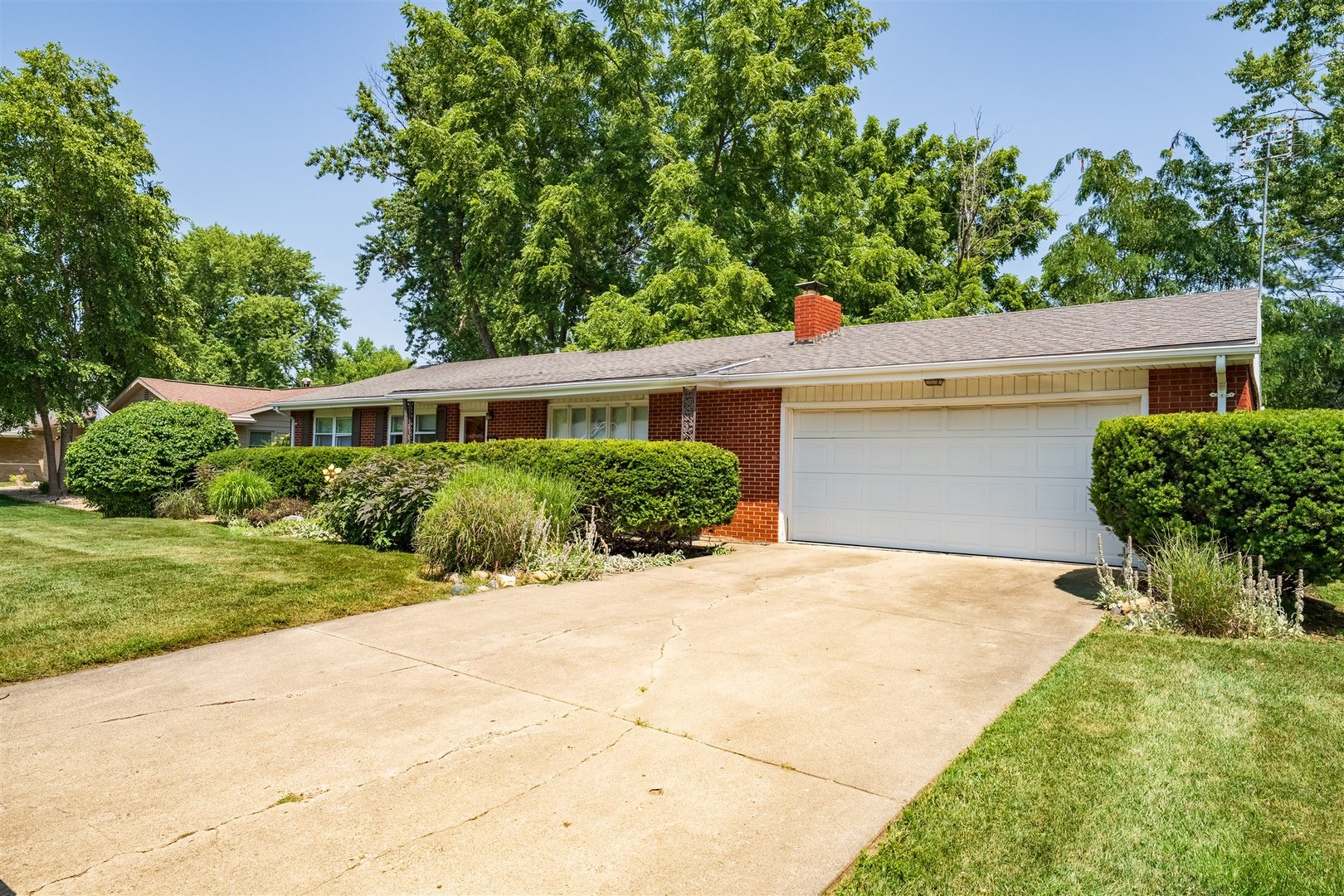 14 Grandview Drive, Normal, IL 61761