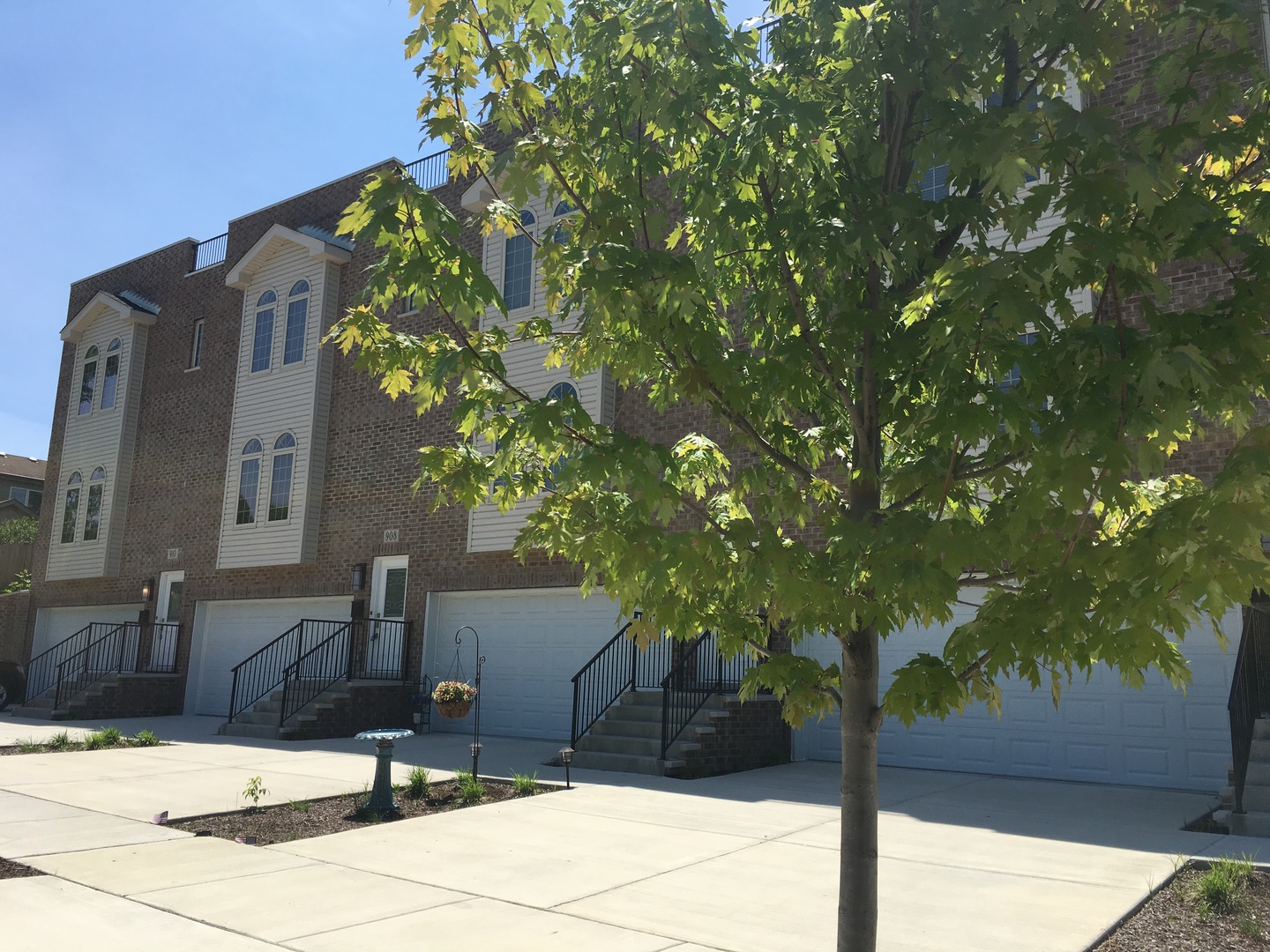 910 East Street, Lemont, IL 60439