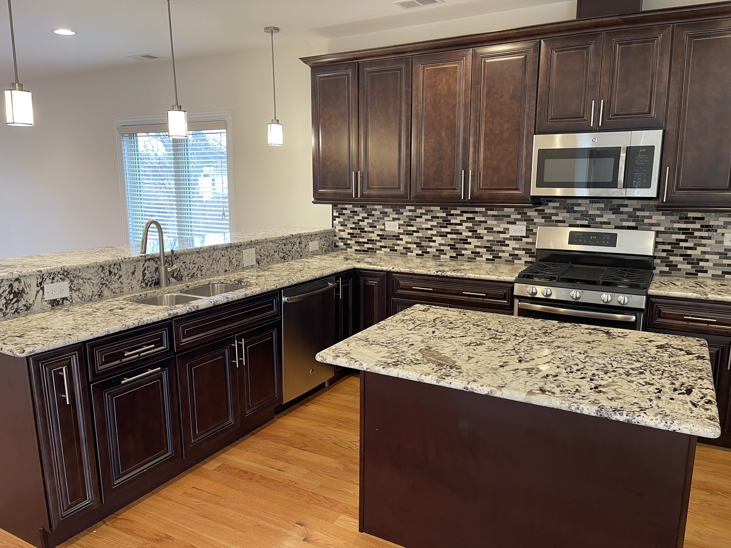 910 East Street, Lemont, IL 60439