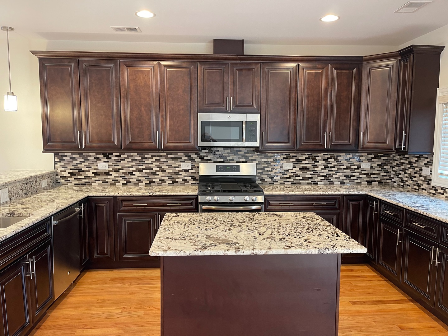 910 East Street, Lemont, IL 60439