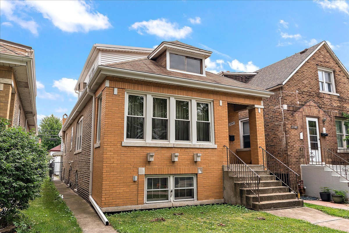 3745 W 59th Place, Chicago, IL 60629