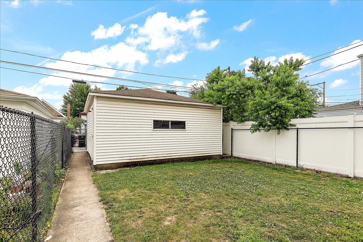 3745 W 59th Place, Chicago, IL 60629