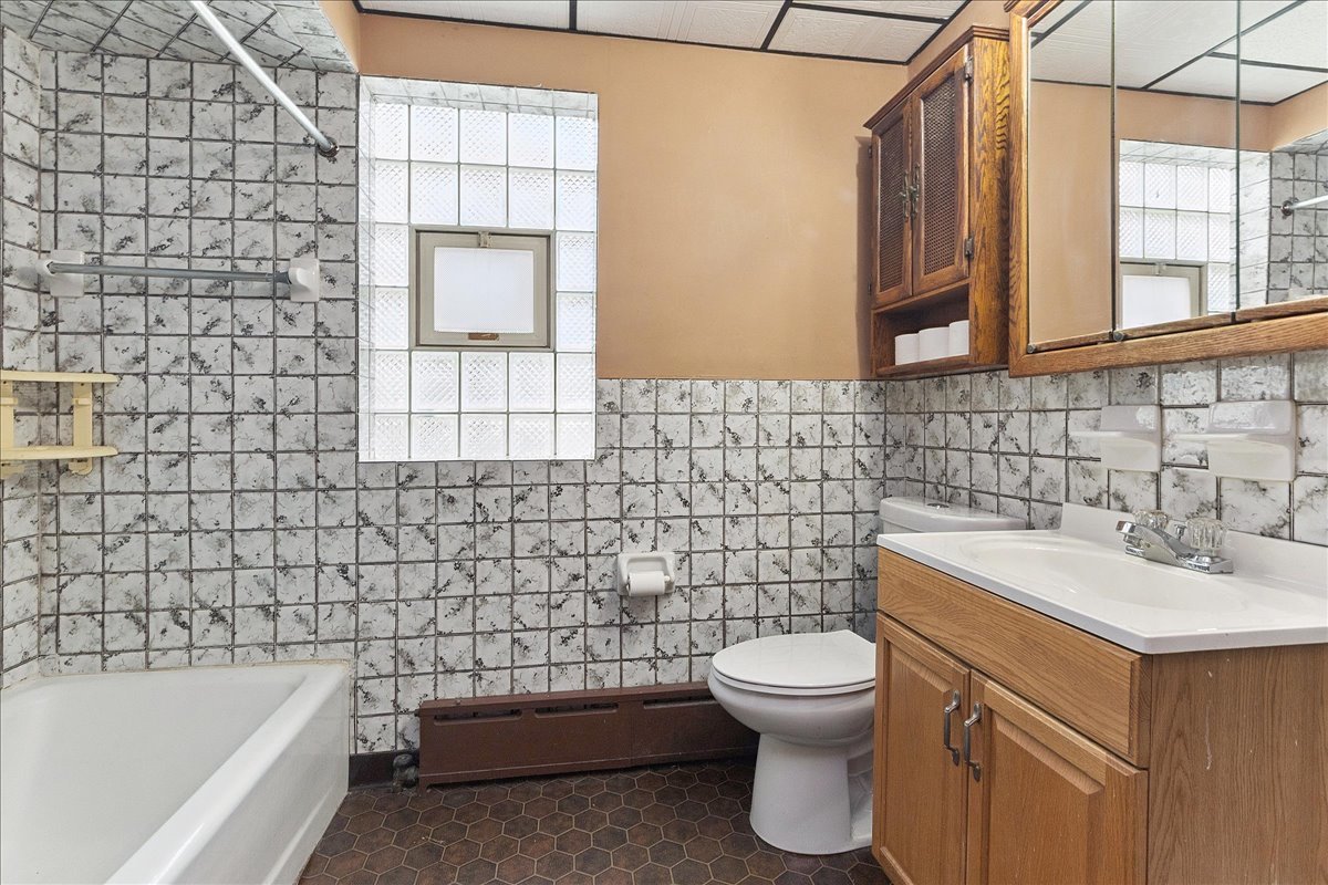 3745 W 59th Place, Chicago, IL 60629