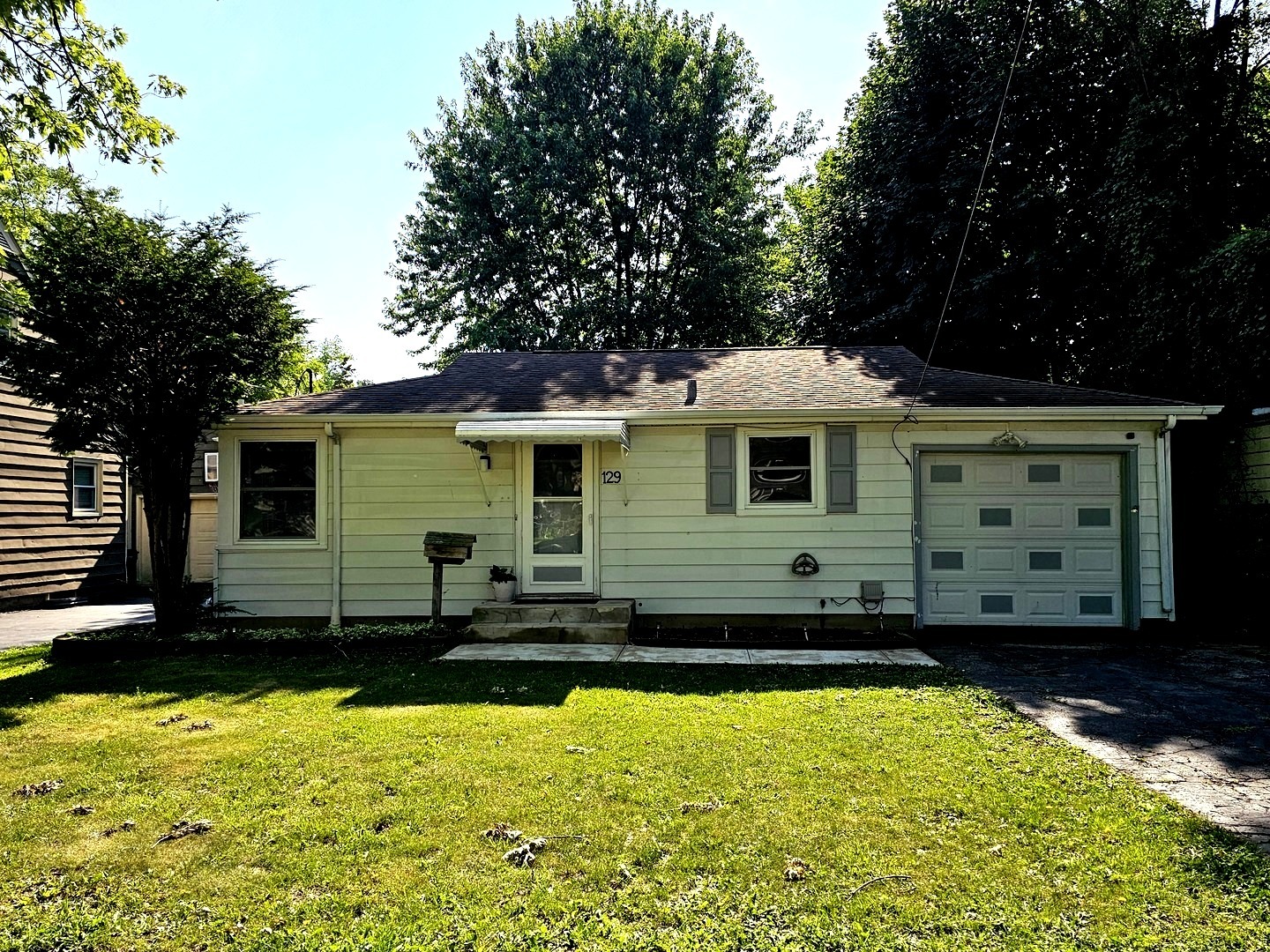 129 S Commonwealth Avenue, Elgin, IL 60123