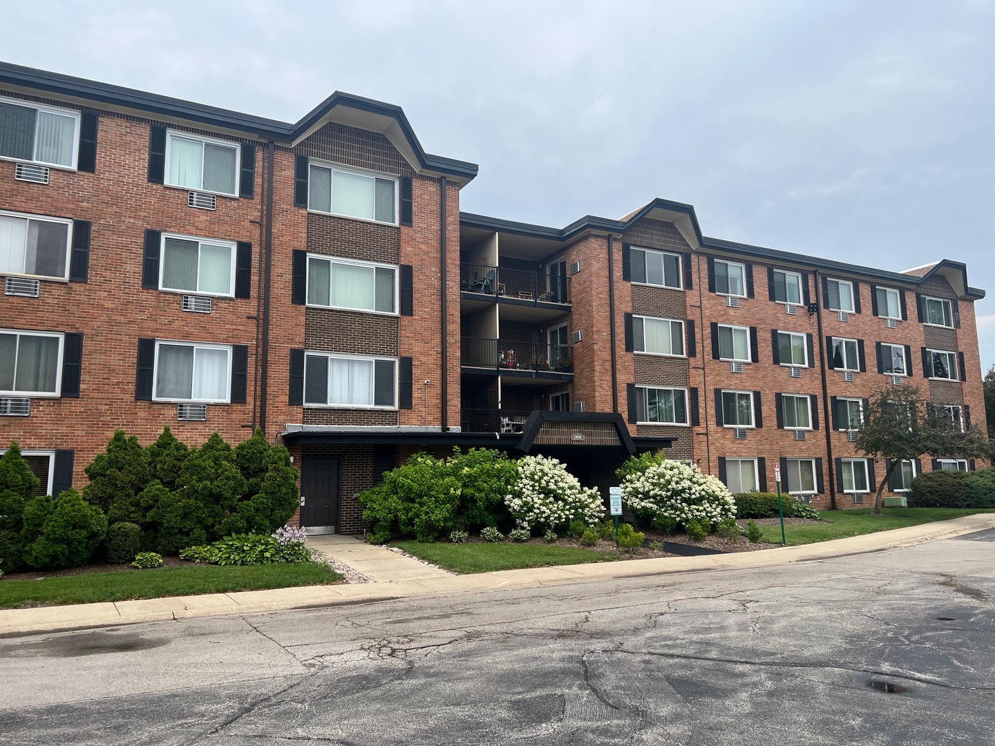 1106 S New Wilke Road #209, Arlington Heights, IL 60005
