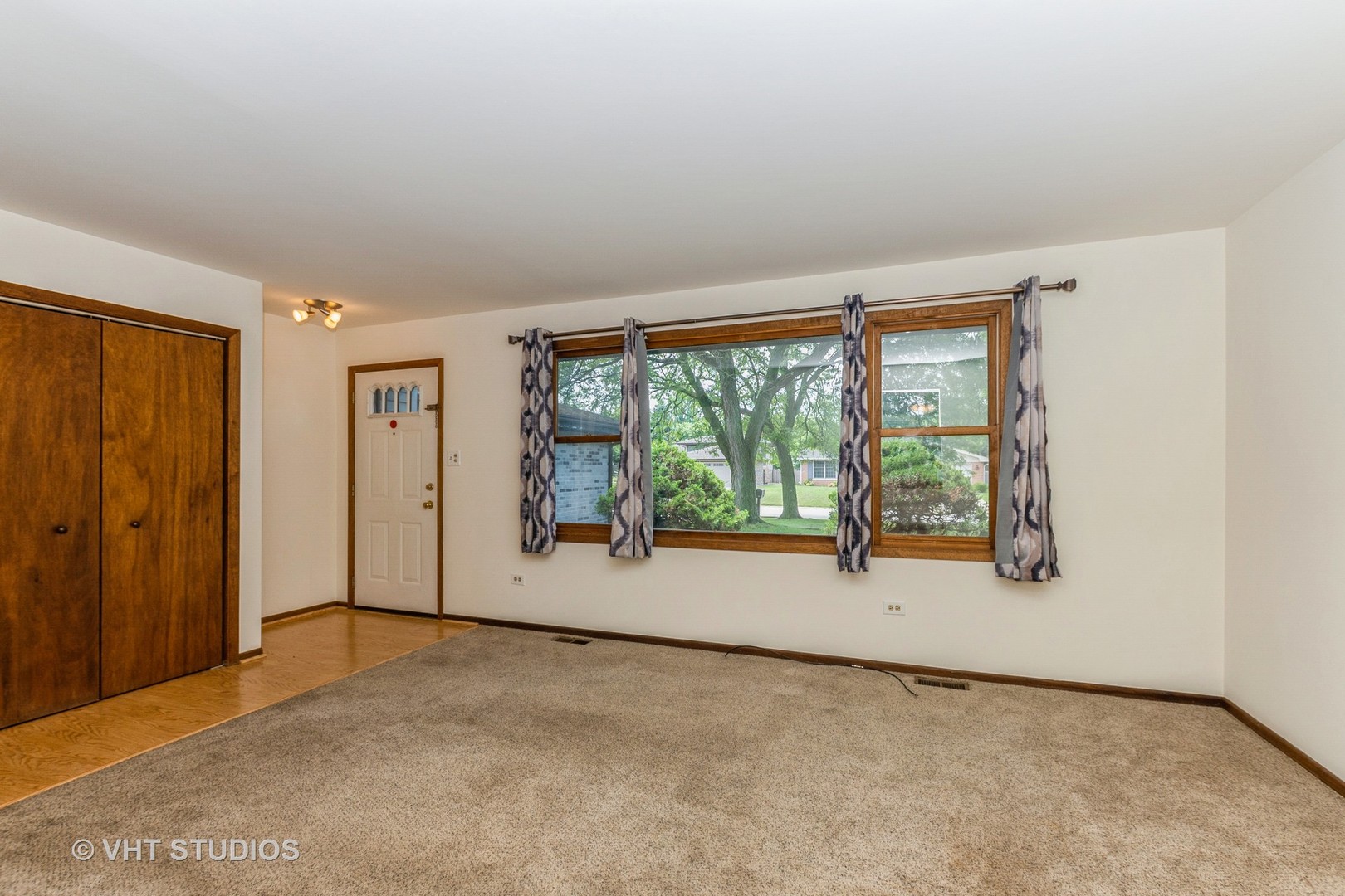 218 Poston Road, Willow Springs, IL 60480