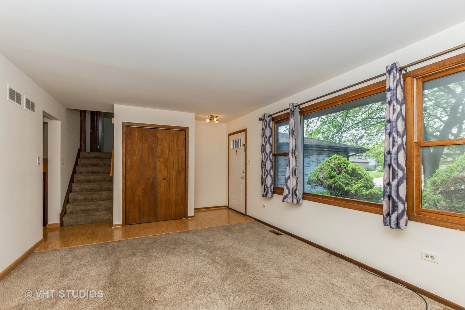 218 Poston Road, Willow Springs, IL 60480