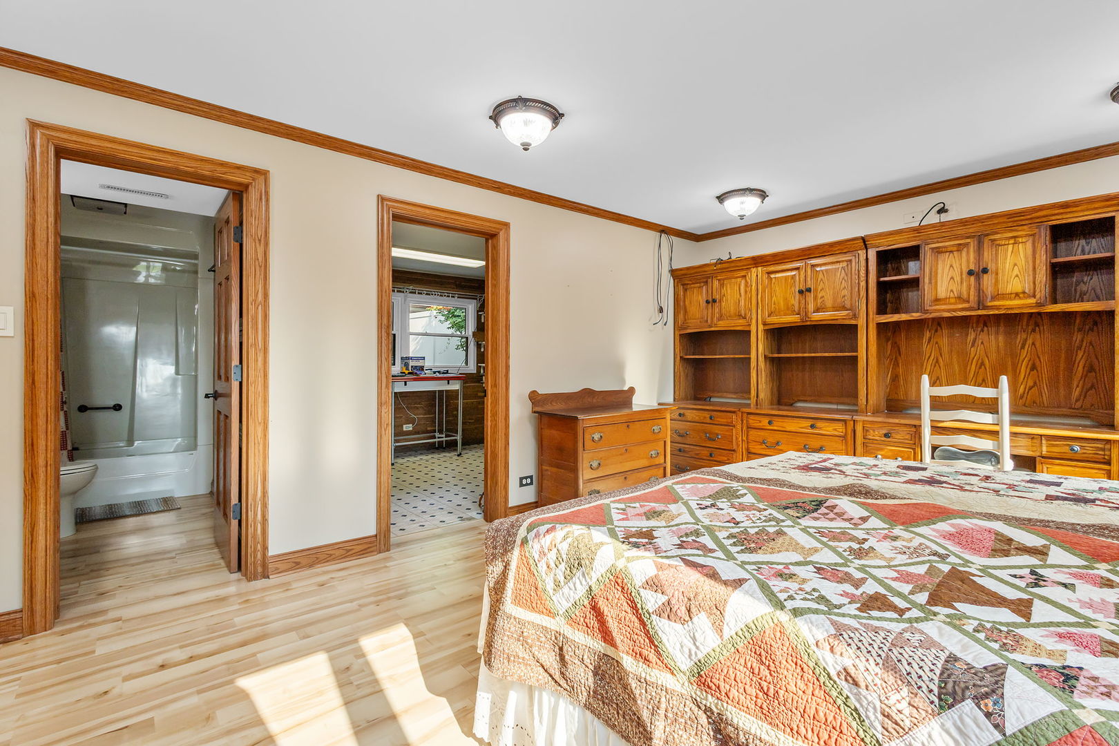 16052 Debra Drive, Oak Forest, IL 60452