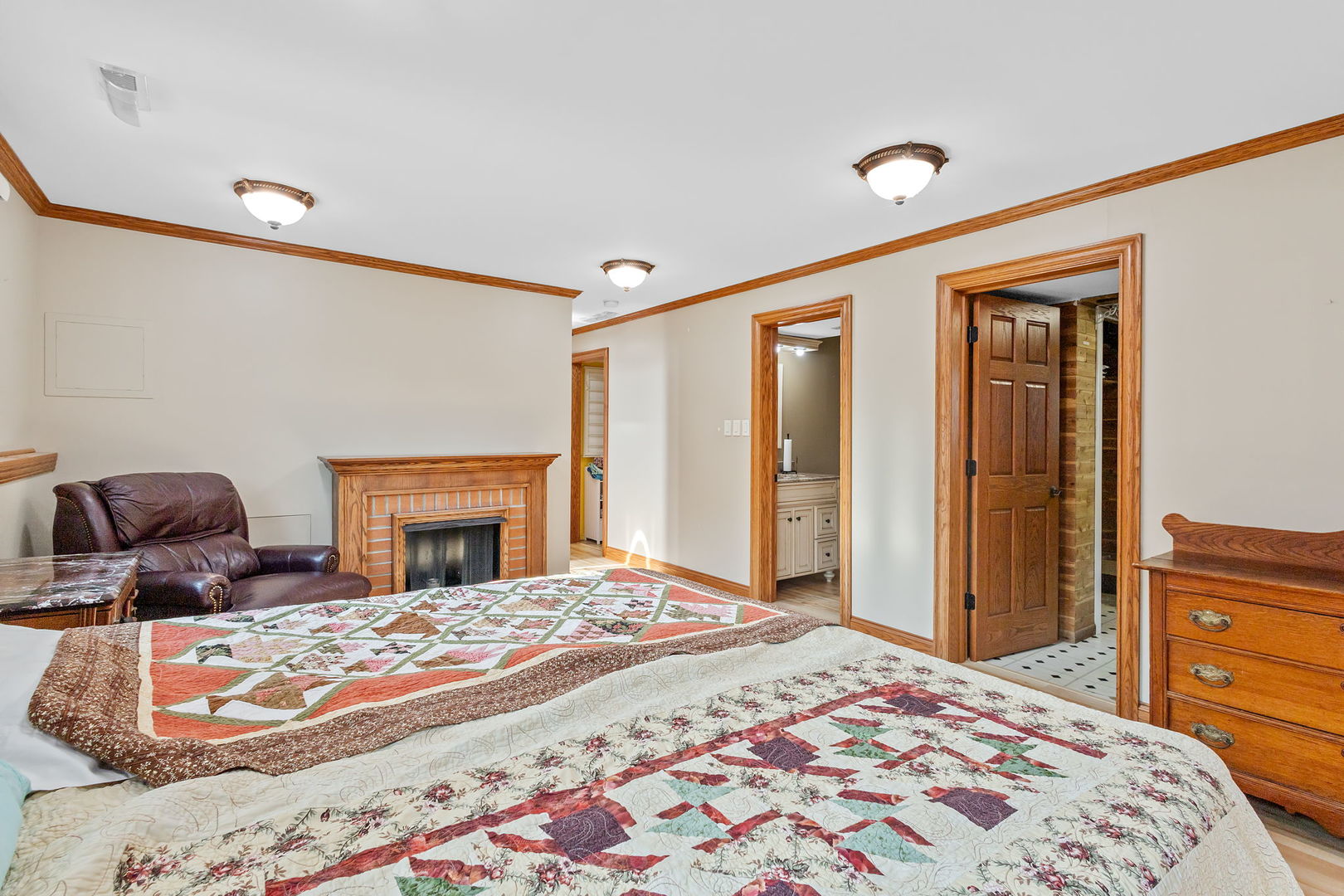 16052 Debra Drive, Oak Forest, IL 60452