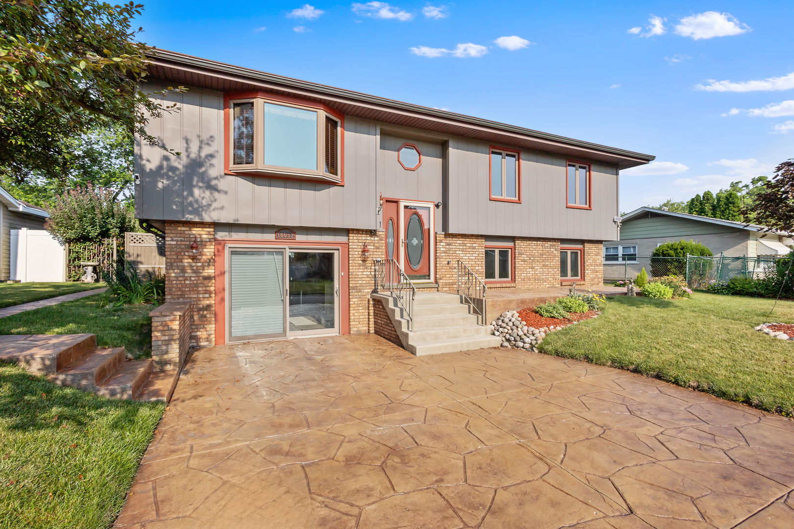 16052 Debra Drive, Oak Forest, IL 60452